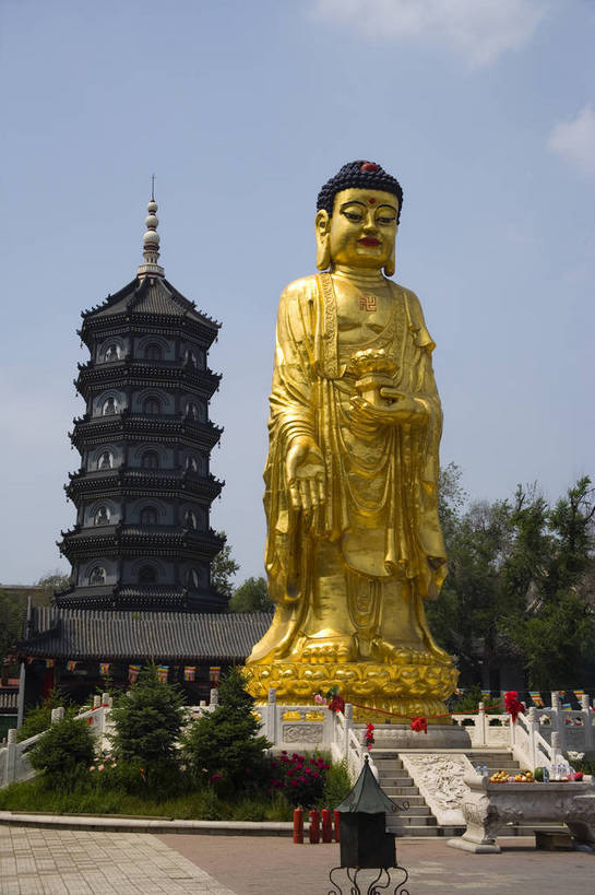 寺庙,竖图,彩色,室外,白天,旅游,度假,名胜古迹,标志建筑,地标,建筑,中国,亚洲,遗迹,民俗,雕像,塑像,图片,文化遗产,建筑群,塔,古典,古迹,文物,娱乐,建设,古建筑,树木,享受,休闲,旅游胜地,放松,竖,摄影,古塔,哈尔滨,矗立,象征,美好,文明,中国文化,耸立,如来,古文明,东亚,菩萨,黑龙江,中华人民共和国,挺立,幽静,极乐寺,旅行,庙,传统文化,bj174