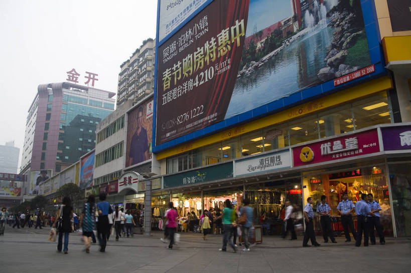 横图,彩色,室外,白天,旅游,城市风光,街道,商场,中国,亚洲,现代建筑,商业街,广告,休闲,摄影,四川省,东亚,成都,中华人民共和国,春熙路,旅行,购物中心,bj174