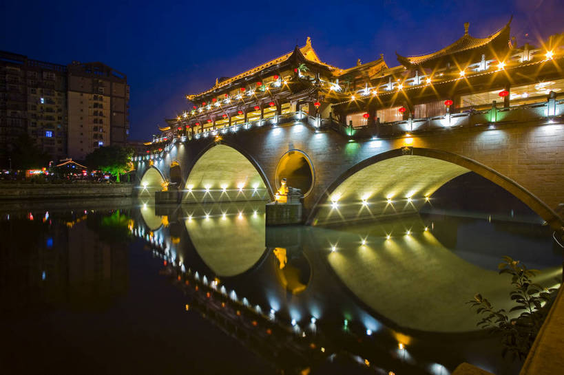 横图,彩色,室外,旅游,城市风光,标志建筑,地标,建筑,夜景,中国,亚洲,河岸,建筑群,桥,灯光,古典,建设,石桥,现代建筑,树木,灿烂,摄影,四川省,东亚,四川,廊桥,成都,成都市,中华人民共和国,省会,西南地区,川,蜈蚣桥,河,江,虹桥,旅行,高楼,锦江区,居住区,安顺廊桥,安顺桥,bj174