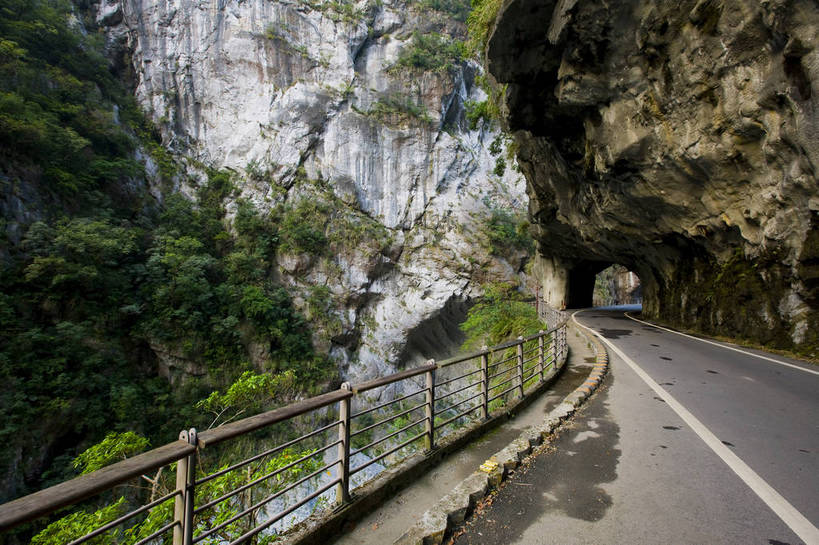 无人,公园,横图,彩色,室外,白天,旅游,度假,名胜古迹,山,树林,峡谷,标志建筑,道路,地标,建筑,台湾,中国,亚洲,遗迹,景观,山路,山谷,古迹,文物,娱乐,建设,古建筑,自然,享受,休闲,旅游胜地,放松,摄影,国家公园,古文明,东亚,花莲县,南投县,港澳台,中华人民共和国,台湾省,台中,台中市,太鲁阁国家公园,花莲,南投,次高太鲁阁国立公园,台,台湾太鲁阁国家公园,太鲁阁,bj174