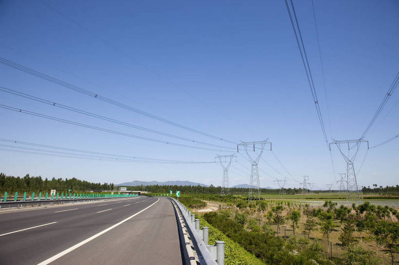 横图,彩色,旅游,田园,道路,高速公路,北京,中国,亚洲,图片,乡村,摄影,电网,文明,高压线,东亚,中华人民共和国,北京市,京,北平,华北地区,河北,河北省,冀,高压塔,承德,承德市,旅行,京承高速公路,bj174