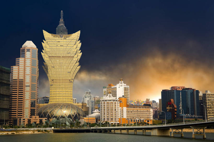 横图,彩色,室外,特写,白天,仰视,旅游,度假,商务,名胜古迹,标志建筑,大厦,地标,建筑,澳门,中国,亚洲,遗迹,图片,景观,云层,合成,古迹,文物,娱乐,建设,古建筑,现代建筑,天空,地标建筑,享受,休闲,旅游胜地,商务楼,彩云,放松,金融,摄影,经济,特效,贸易,中国银行,古文明,东亚,港澳台,中华人民共和国,澳门特别行政区,澳,金融区,旅行,商业,澳门新葡京酒店,新葡京酒店,bj174