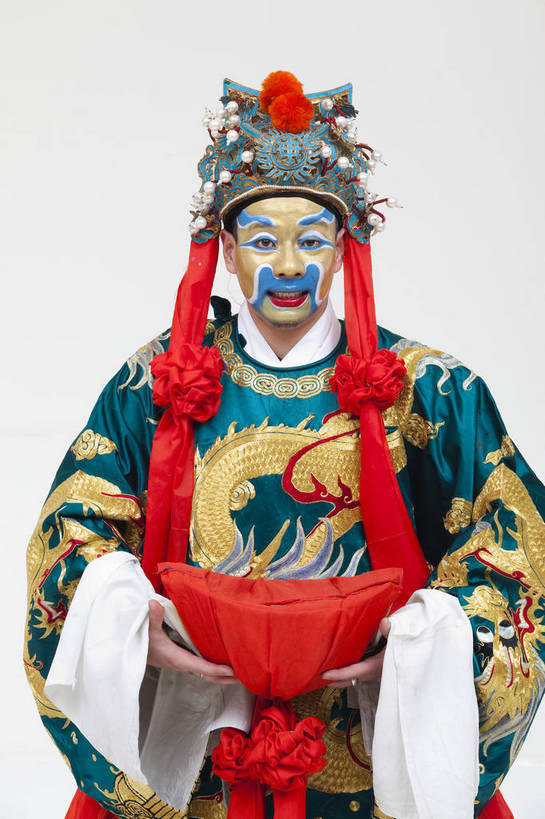 中年人,一个人,演员,竖图,彩色,白色背景,正面,化妆,北京,中国,亚洲,仅一个人,表演,艺术,造型,鲜艳,头饰,图片,注视,文化,脸谱,观察,看,站着,表情,竖,姿势,摄影,服饰,观看,动作,察看,关注,中国文化,戏剧,民族服饰,演出服,京剧,东亚,戏曲,国粹,武财神,男人,中国人,半身,影棚拍摄,化装,中国戏曲,传统文化,舞台妆,角色,老生,须生,正生,bj174