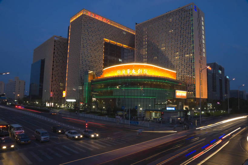 无人,演员,摄影师,横图,彩色,室外,仰视,城市,街道,剧院,霓虹灯,夜景,北京,中国,亚洲,艺术,车辆,文化,东方,现代化,气派,艺术家,摄影,文明,中国文化,戏剧,灯火通明,京剧,摄像师,戏曲,国粹,皮黄,马路,旅行,高层建筑,国剧,京戏,平剧,中国戏曲,传统文化,梅兰芳大剧院,京剧演员,梅兰芳,梅畹华,bj174