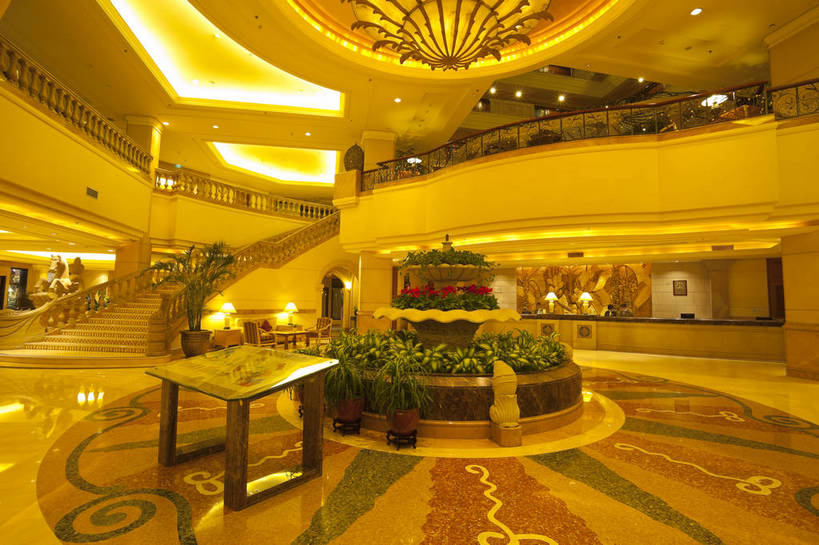 横图,彩色,室内,白天,建材,石头,楼梯,城市,建筑,酒店,北京,中国,亚洲,材料,地砖,石子,图片,大理石,首都,豪华,现代,大厅,现代建筑,大堂,吊灯,休闲,摄影,建造,生活方式,地板砖,花岗岩,环境,东亚,中华人民共和国,北京市,京,北平,华北地区,昌平区,火成岩,岩浆岩,石块,岩石,昌平,装饰材料,北京龙城丽宫国际酒店,龙城丽宫国际酒店,bj174