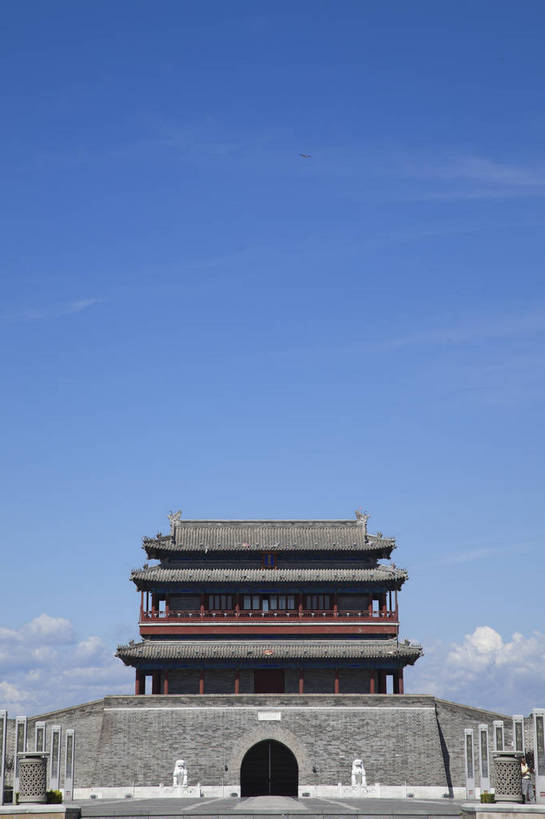 无人,广场,竖图,彩色,室外,白天,旅游,度假,名胜古迹,标志建筑,地标,建筑,北京,中国,遗迹,图片,古迹,文物,娱乐,城门,建设,古建筑,享受,休闲,旅游胜地,放松,摄影,城楼,古代建筑,文明,中国文化,古文明,门楼,丰台区,旅行,永定门,bj174