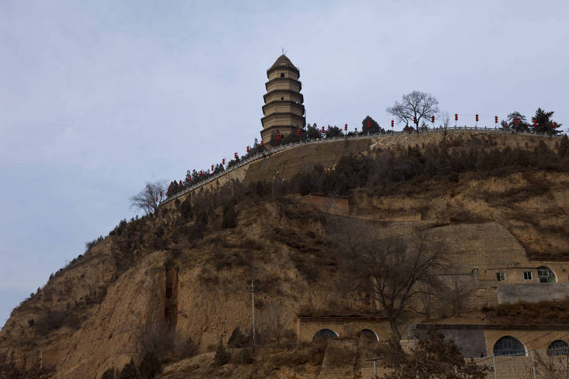 无人,横图,彩色,室外,白天,旅游,度假,名胜古迹,山,标志建筑,地标,建筑,中国,遗迹,图片,建筑群,塔,古典,古迹,文物,娱乐,建设,古建筑,宝塔,享受,休闲,旅游胜地,放松,摄影,文明,中国文化,古文明,窑洞,陕西,延安,宝塔山,旅行,bj174