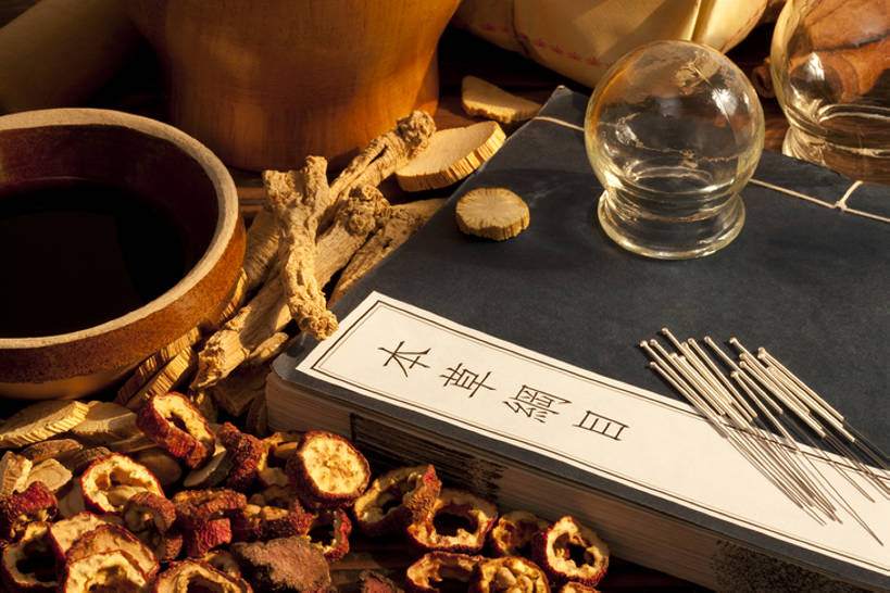 无人,医生,横图,特写,化妆,美容,技术,静物,北京,中国,亚洲,护肤,药,准备,堆叠,检查,干燥,包裹,材料,文字,液体,纸,草药,药草,陶瓷制品,光亮,肉桂,古典,历史,针,传统,古代,药水,医疗用品,碗,医护人员,医疗人员,保养,享受,休闲,健康,汉字,山楂树,放松,保健,摄影,药房,有机食品,多样,技巧,堆,体检,研磨,医疗,准确,草本,中国文化,手艺,医疗器械,针灸,研磨器,选择,干的,营养品,中医,东亚,养颜,针灸针,古远,技能,技艺,针灸师,拔罐,党参,大夫,书,彩图,全画面,全框架,全帧,影棚拍摄,妙技,SPA美容,木通,全画幅,传统文化,本领,汉医,成分,草果,体格检查,bj175