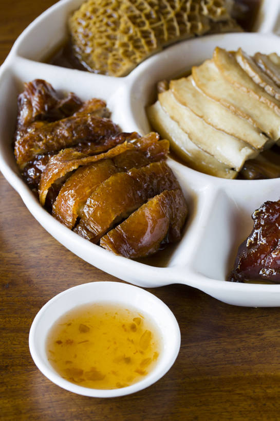 点心,烤鸭,面包,无人,竖图,特写,吃饭,晚餐,午餐,鸡,静物,餐具,北京,中国,亚洲,切开,丰富,肉,熟食,美味,食品,面点,饮品,吐司,传统,鸭肉,肉类,饮食,餐饮,食物,糕点,饮料,盘子,茶碟,中国菜,切,摄影,多样,法式面包,膳食,可口,清新,中国文化,选择,剖面,肉食,肉制品,吐司面包,东亚,鸡胸肉,主菜,切面,开胃酱,适口,彩图,高角度拍摄,多士,听型面包,肘子,传统文化,盐水鸭,bj175