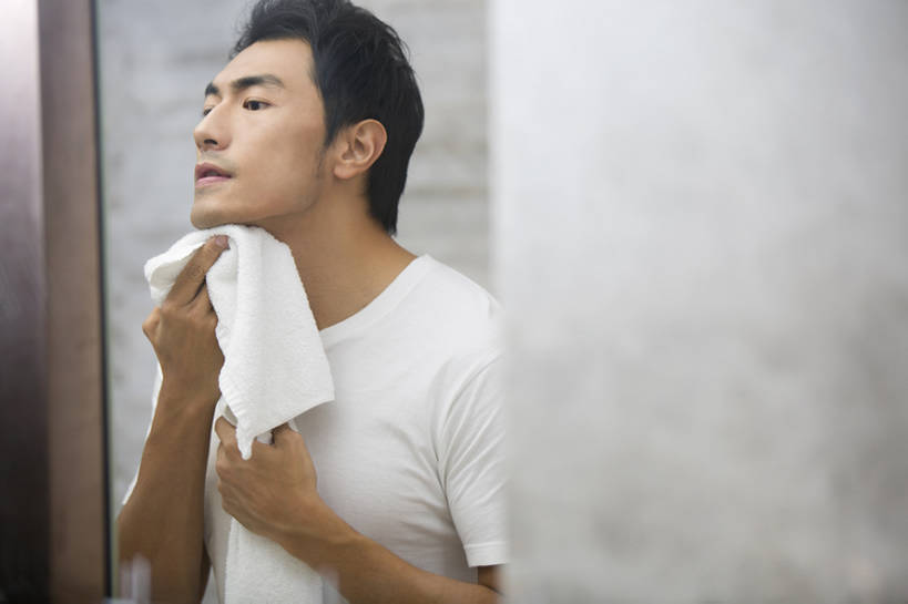 东方人,成年人,脸,头,脸颊,一个人,家庭,家,横图,室内,白天,正面,美容,时尚,浴室,城市,北京,中国,亚洲,仅一个男性,仅一个人,一排,擦,撑,握,整齐,房屋,公寓,托腮,休闲装,干净,现代,肩膀,排列,仅一个年轻男性,毛巾,托,站着,温暖,温馨,一家人,握着,摄影,生活方式,和睦,卫生,酷,住房,早晨,队列,托下巴,房地产,剃胡子,东亚,男人,男性,年轻男性,亚洲人,中国人,年轻人,头部,脸部,脸蛋,面部,触摸,彩图,融洽,摆拍,bj175