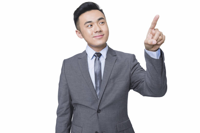 东方人,成年人,一个人,商务人士,商务男性,举,微笑,横图,白天,抠图,白色背景,正面,衬衫,西装,商务,时尚,快乐,幸福,骄傲,信心,技术,北京,中国,亚洲,仅一个男性,仅一个人,指,套装,正装,透明,触摸屏,领带,倾斜,方向,现代,仅一个年轻男性,看,手势,托,站着,职业,手指,摄影,生活方式,技巧,指着,享乐,指向,食指,手艺,商务装,歪,工薪阶层,东亚,一套,技能,技艺,男人,男性,年轻男性,亚洲人,中国人,年轻人,白领,上班族,触摸,举起,举手,举着,向上举,向上伸,向上托,半身,彩图,影棚拍摄,衬衣,欢乐,妙技,指纹扫描仪,打手势,本领,bj175